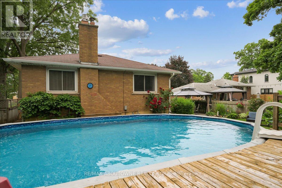 2033 Saxon Road, Oakville, Ontario  L6L 2V1 - Photo 47 - W12822550