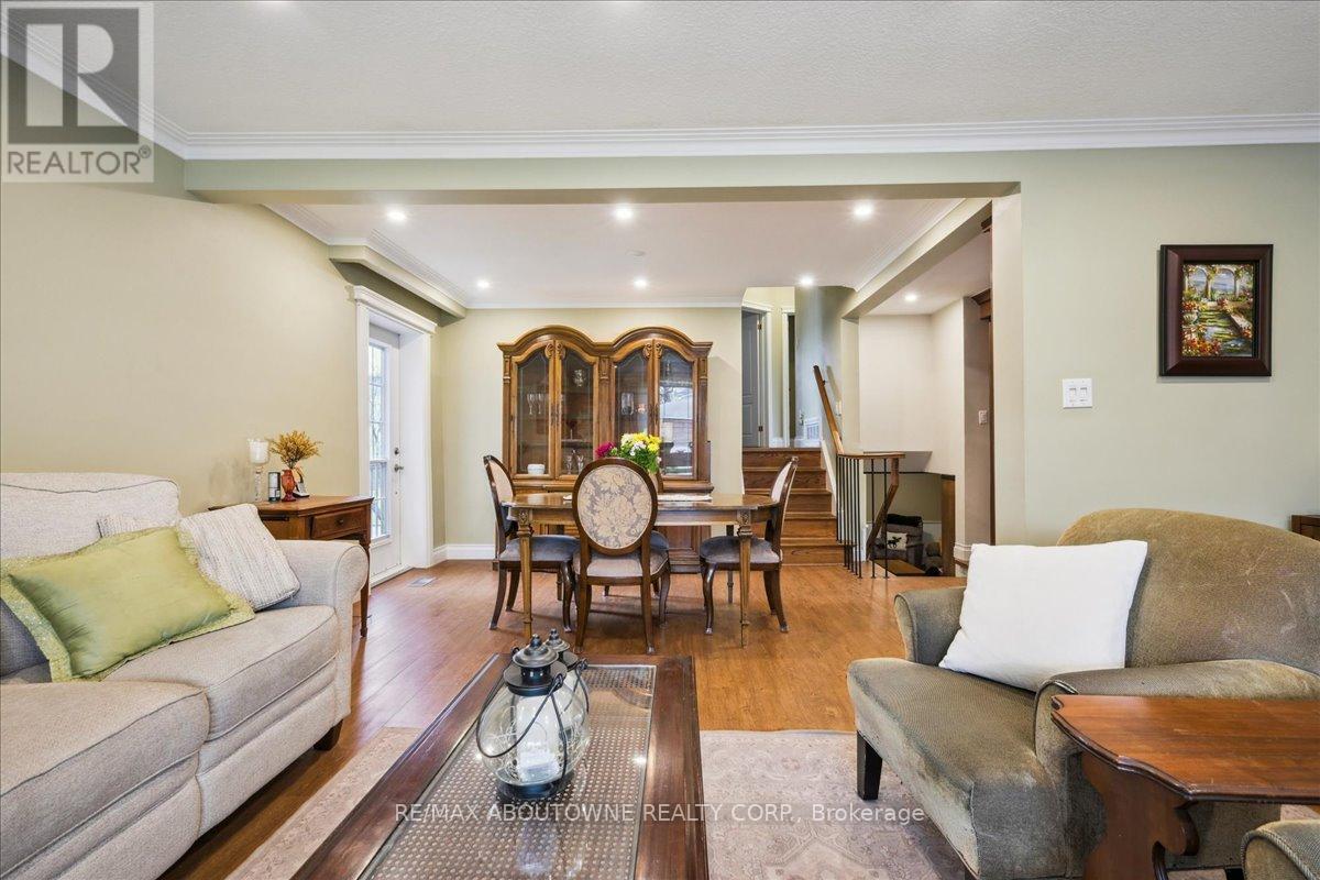 2033 Saxon Road, Oakville, Ontario  L6L 2V1 - Photo 7 - W12822550
