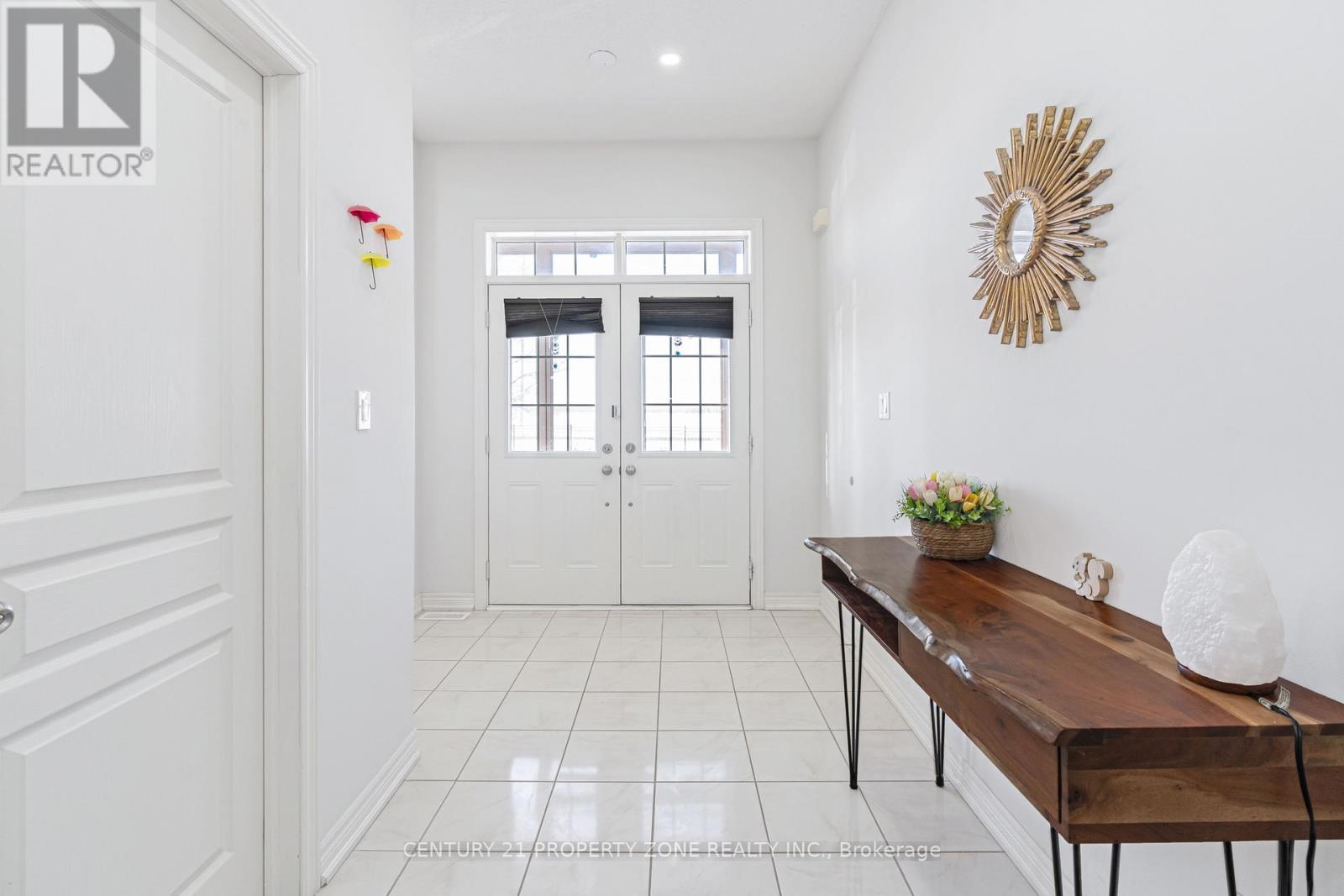 19 Exhibition Crescent, Brampton, Ontario  L7A 4B9 - Photo 3 - W12822604