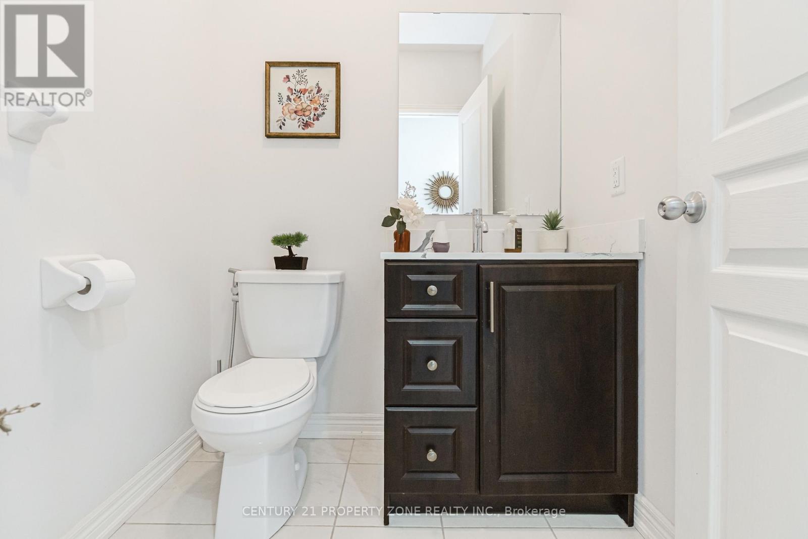 19 Exhibition Crescent, Brampton, Ontario  L7A 4B9 - Photo 4 - W12822604