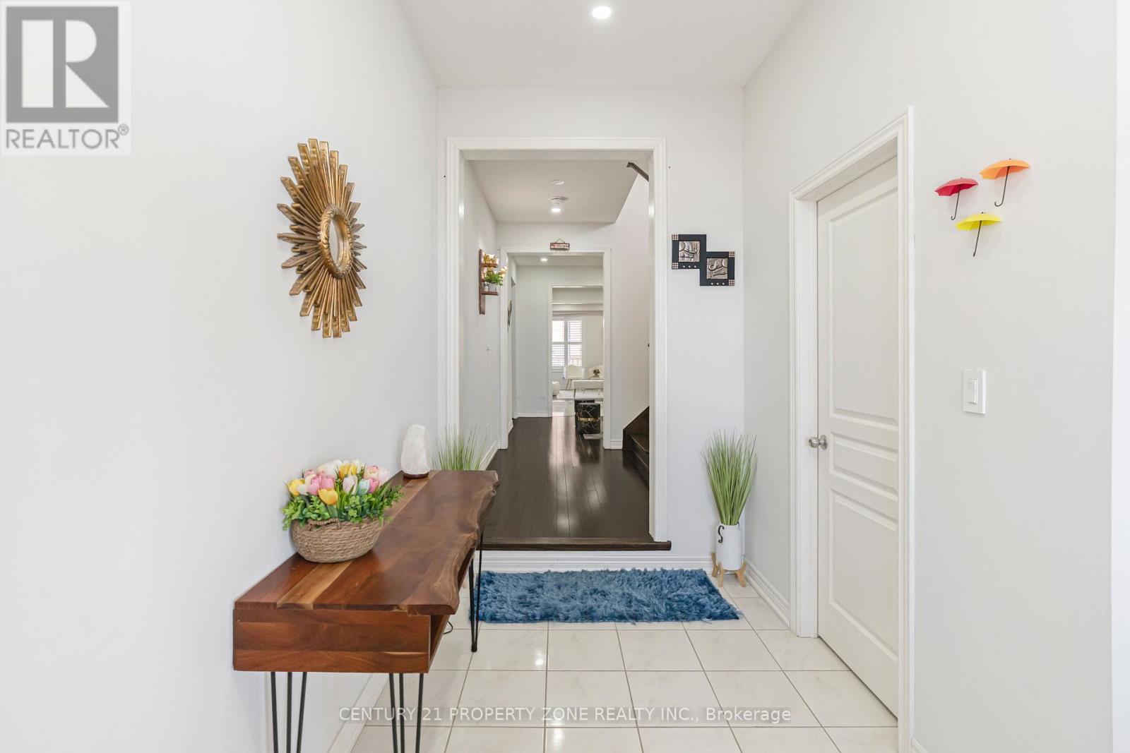 19 Exhibition Crescent, Brampton, Ontario  L7A 4B9 - Photo 5 - W12822604