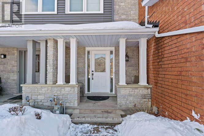 5 James Young Drive, Halton Hills, Ontario  L7G 5S6 - Photo 4 - W12822716