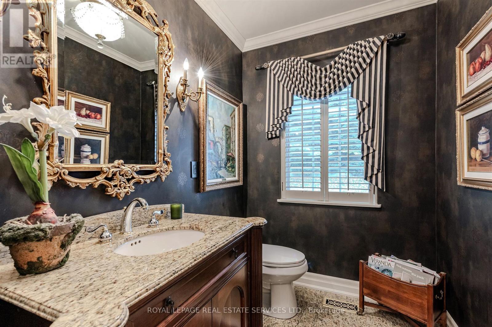 14 Riverside Crescent, Toronto, Ontario  M6S 1B6 - Photo 11 - W12822732