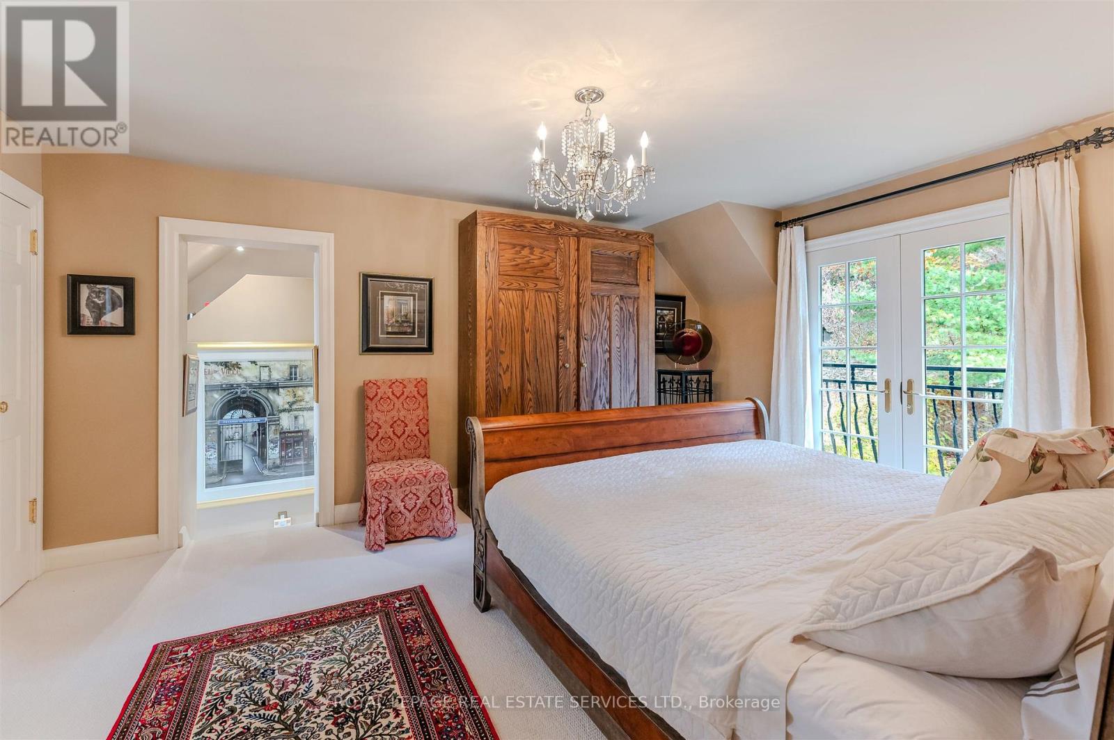 14 Riverside Crescent, Toronto, Ontario  M6S 1B6 - Photo 15 - W12822732