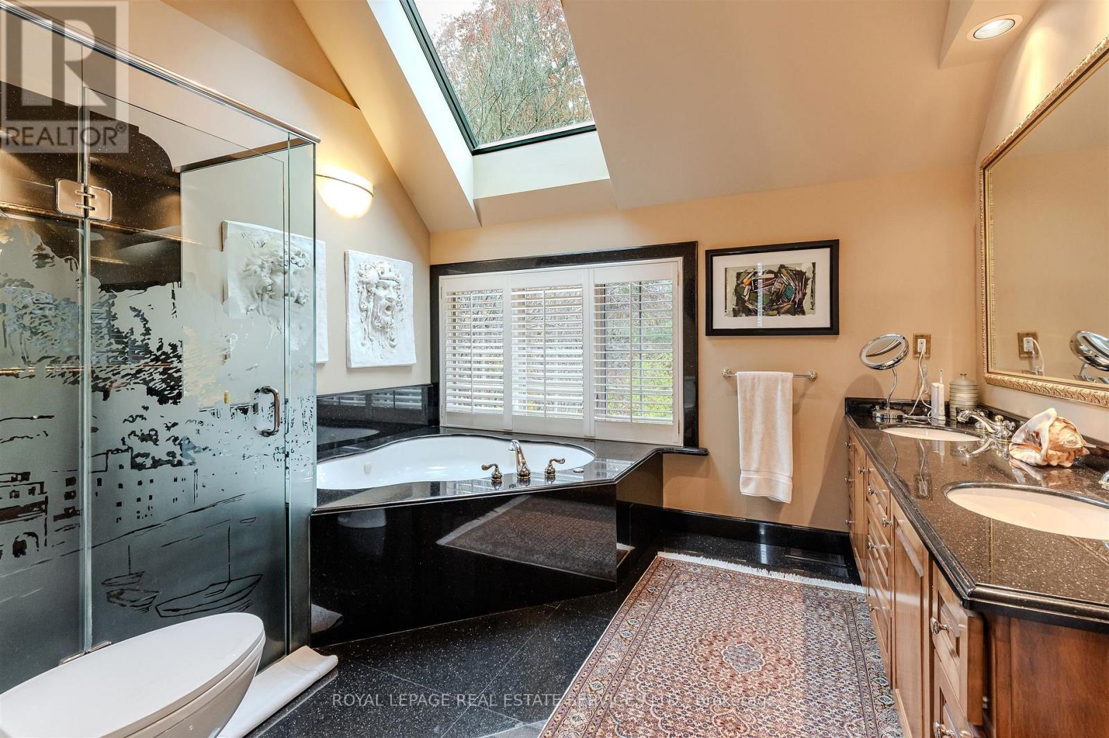 14 Riverside Crescent, Toronto, Ontario  M6S 1B6 - Photo 16 - W12822732