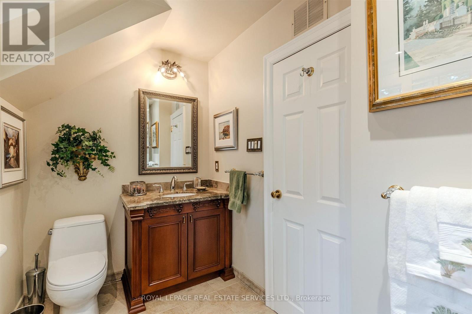 14 Riverside Crescent, Toronto, Ontario  M6S 1B6 - Photo 22 - W12822732