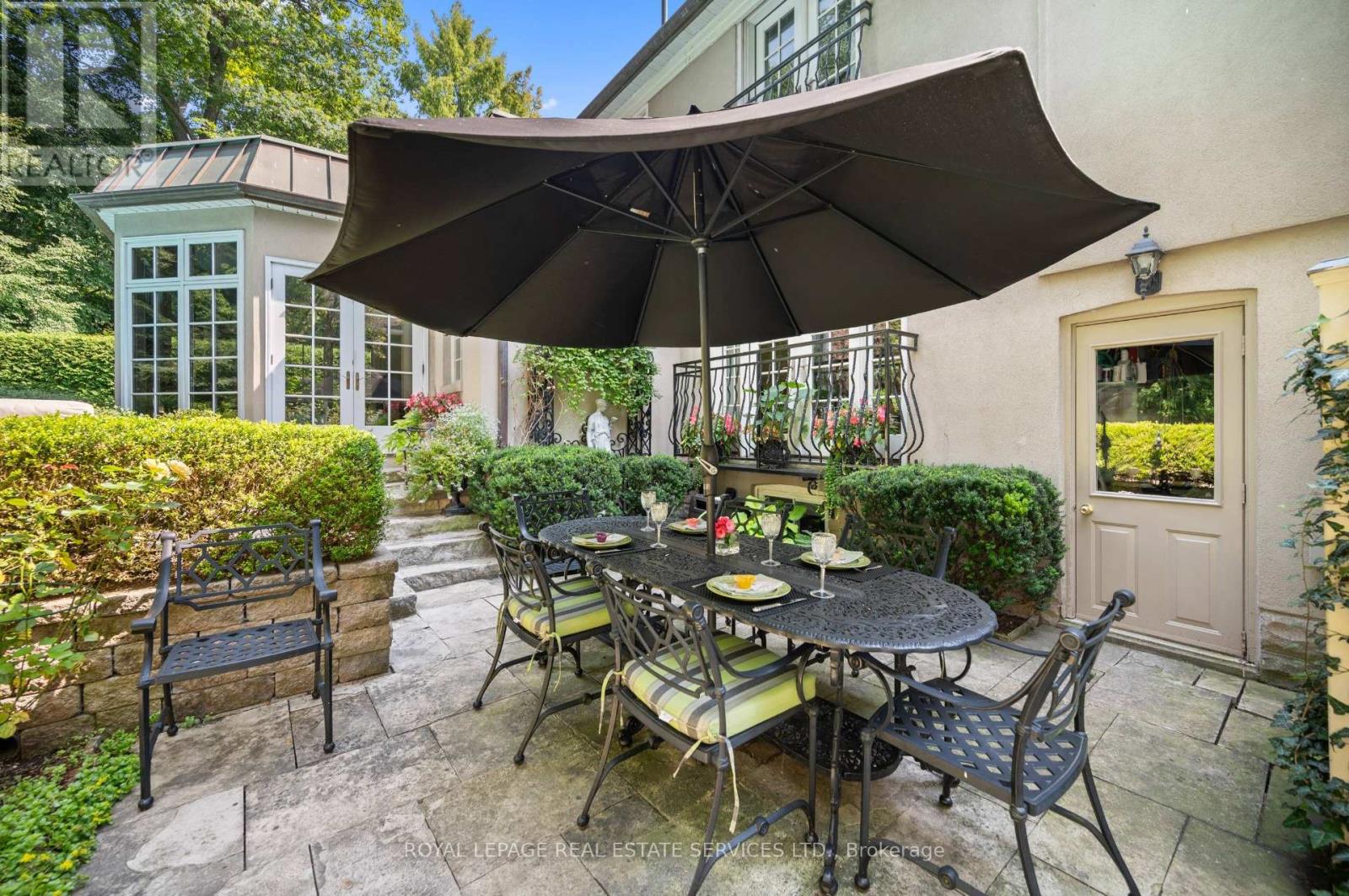 14 Riverside Crescent, Toronto, Ontario  M6S 1B6 - Photo 30 - W12822732