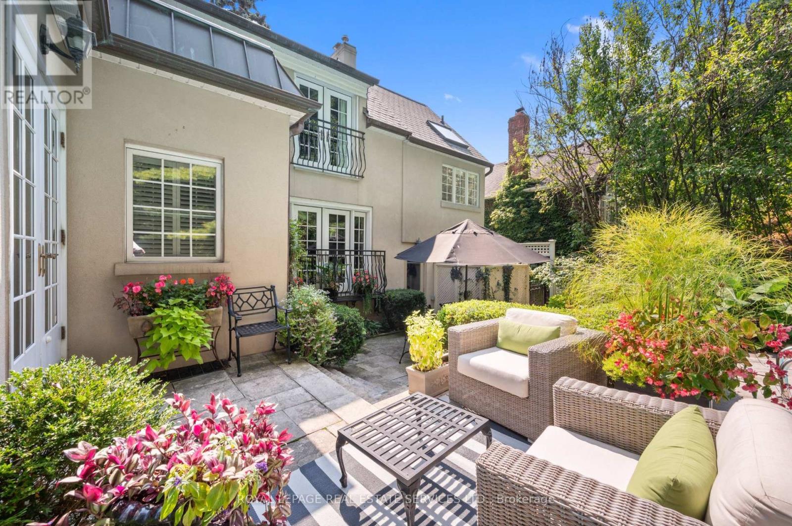 14 Riverside Crescent, Toronto, Ontario  M6S 1B6 - Photo 31 - W12822732