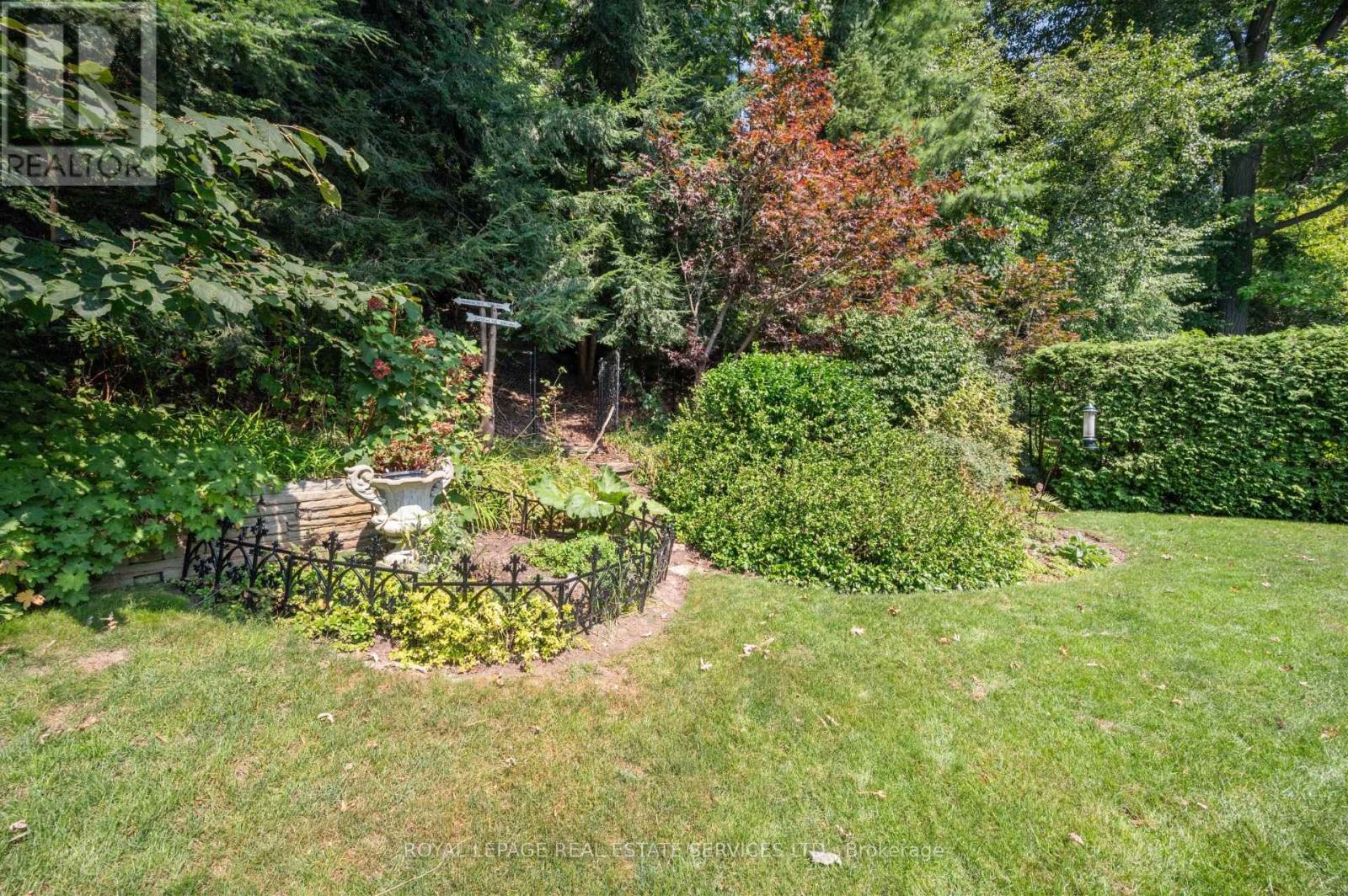 14 Riverside Crescent, Toronto, Ontario  M6S 1B6 - Photo 36 - W12822732