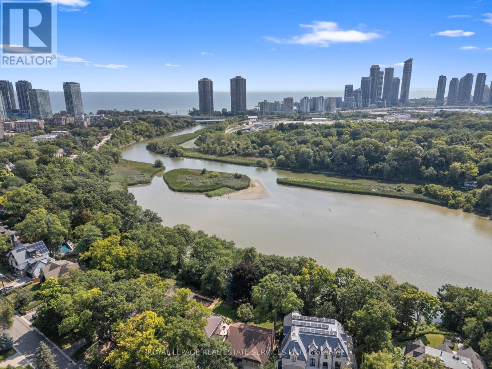 14 Riverside Crescent, Toronto, Ontario  M6S 1B6 - Photo 40 - W12822732