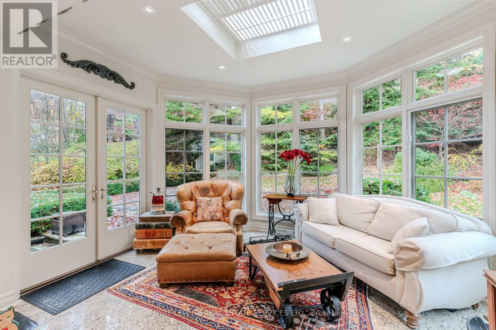 14 Riverside Crescent, Toronto, Ontario  M6S 1B6 - Photo 9 - W12822732