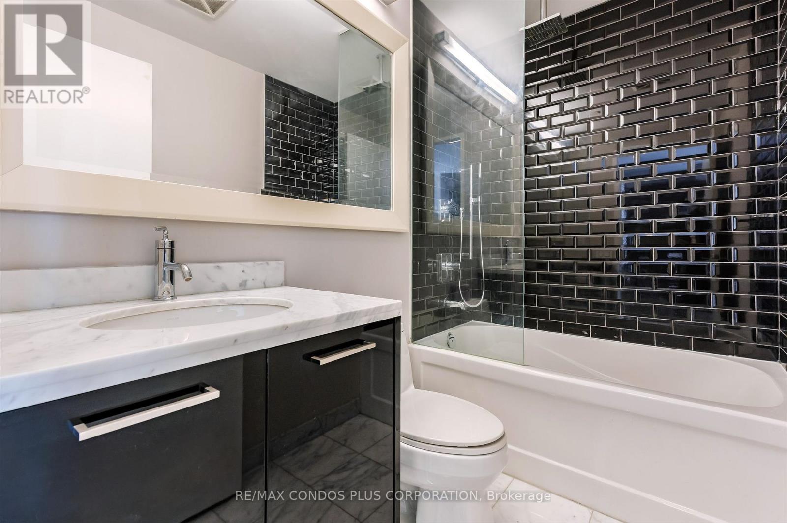 2502 - 88 Park Lawn Road, Toronto, Ontario  M8Y 0B5 - Photo 14 - W12822780
