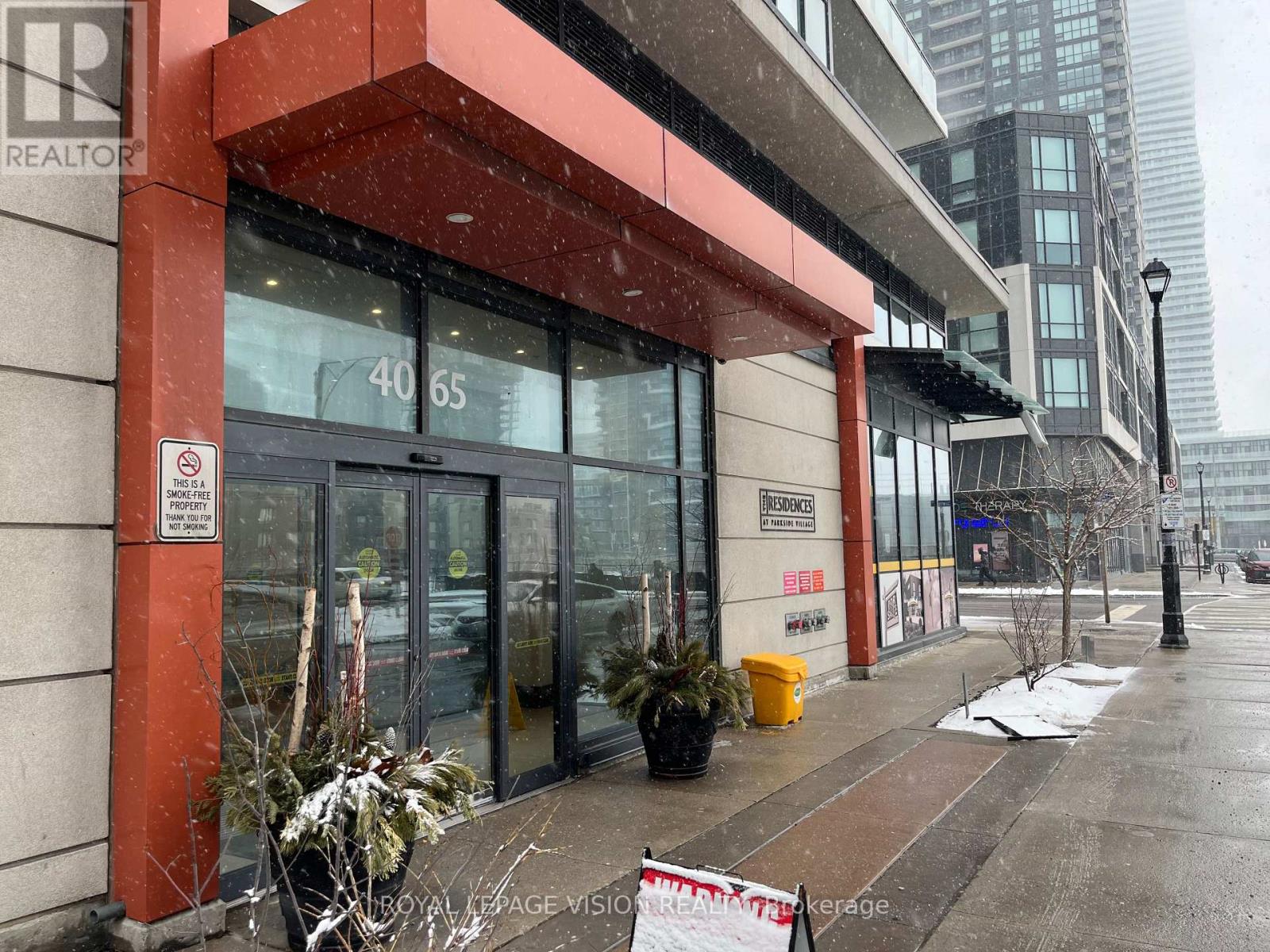 908 - 4065 Brickstone Mews, Mississauga (City Centre), Ontario  L5B 0G3 - Photo 2 - W12822794