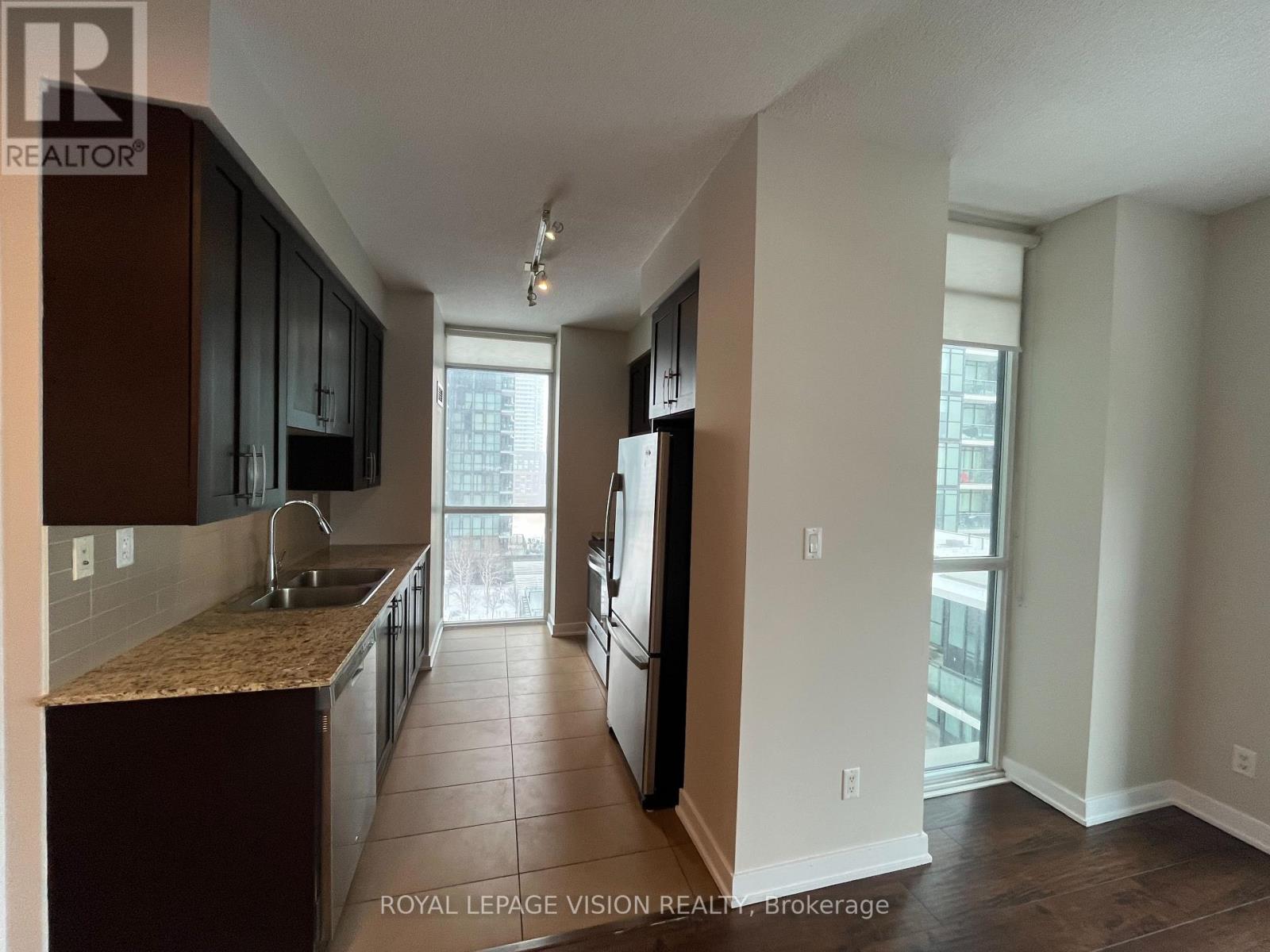908 - 4065 Brickstone Mews, Mississauga (City Centre), Ontario  L5B 0G3 - Photo 5 - W12822794