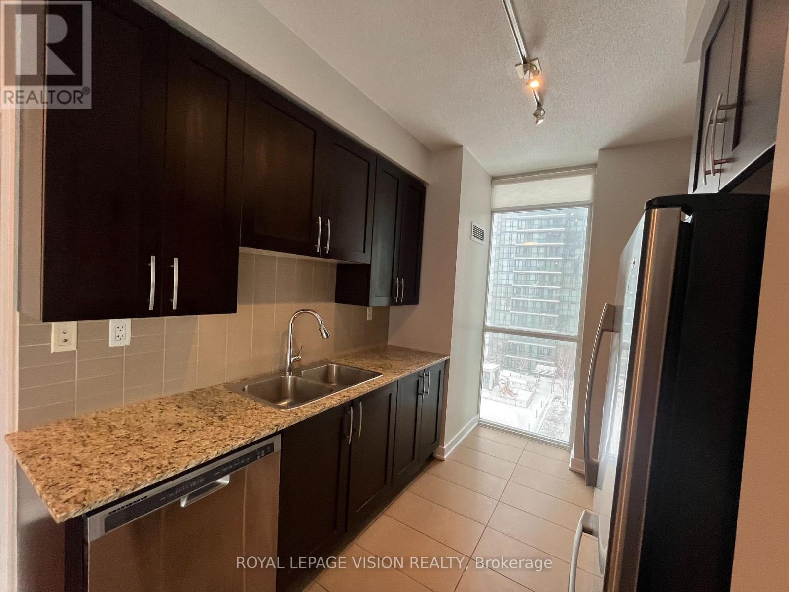 908 - 4065 Brickstone Mews, Mississauga (City Centre), Ontario  L5B 0G3 - Photo 6 - W12822794