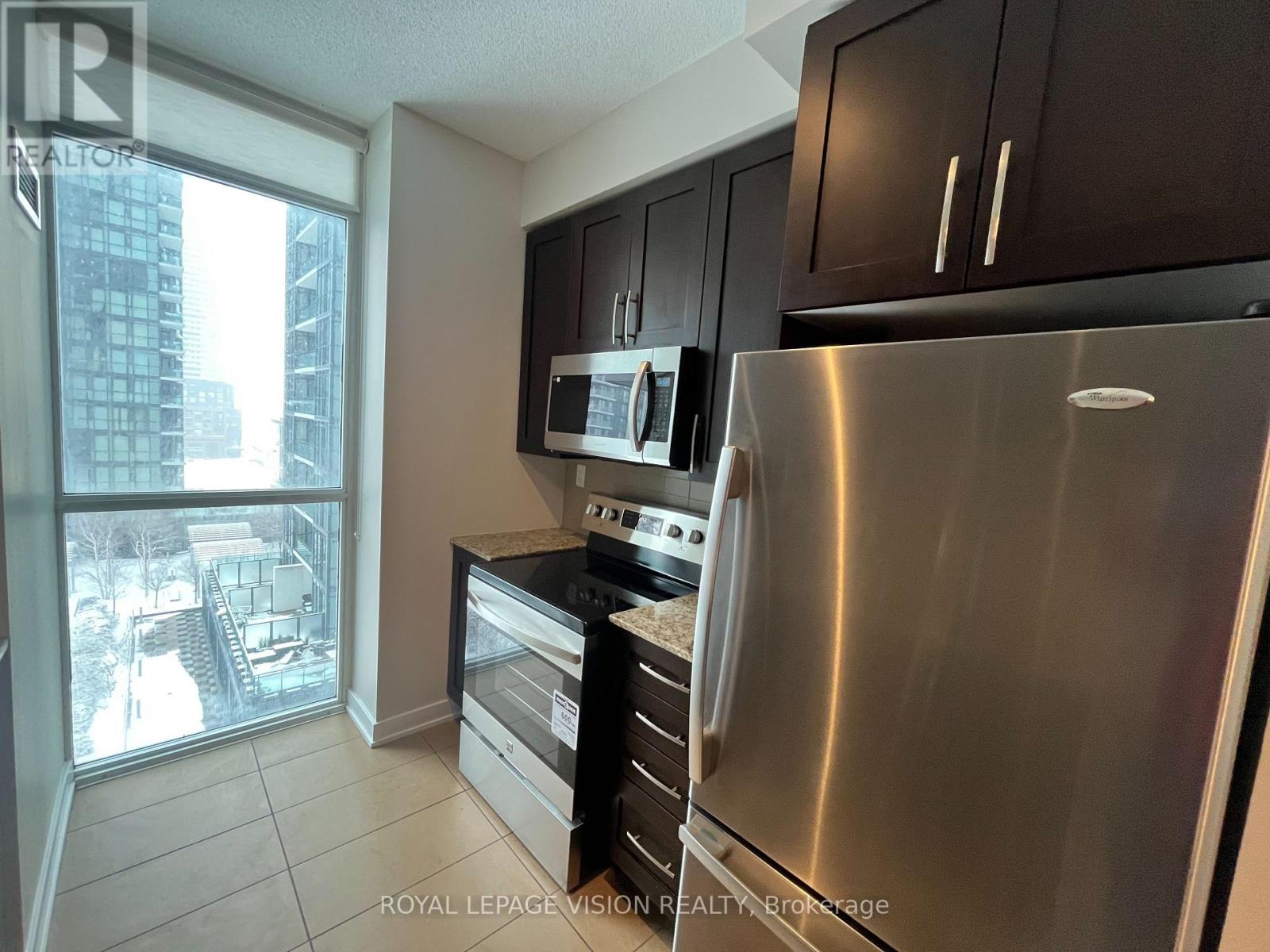 908 - 4065 Brickstone Mews, Mississauga (City Centre), Ontario  L5B 0G3 - Photo 7 - W12822794