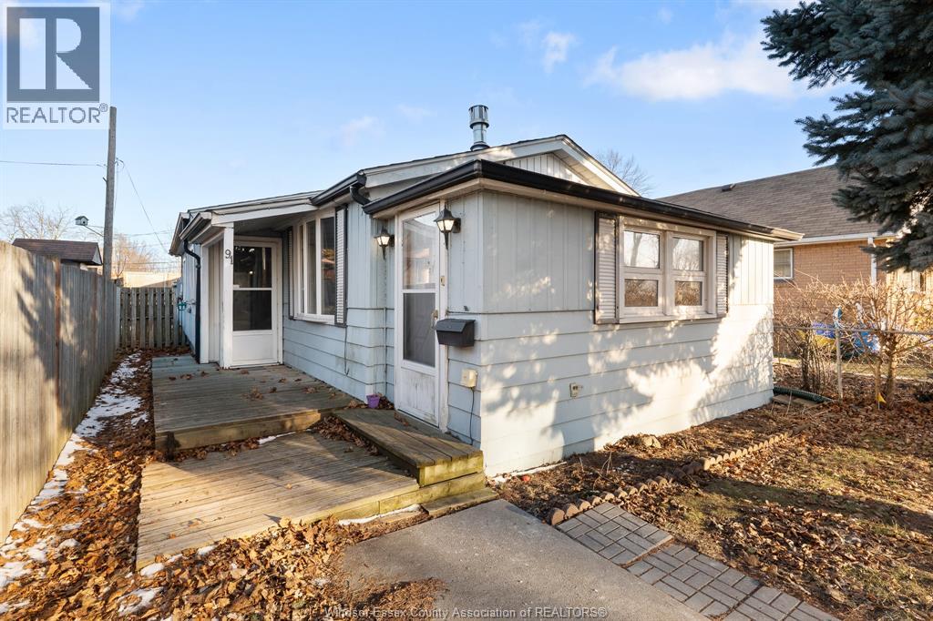 MLS# 26004077: 91 Balaclava STREET South, Amherstburg, Canada