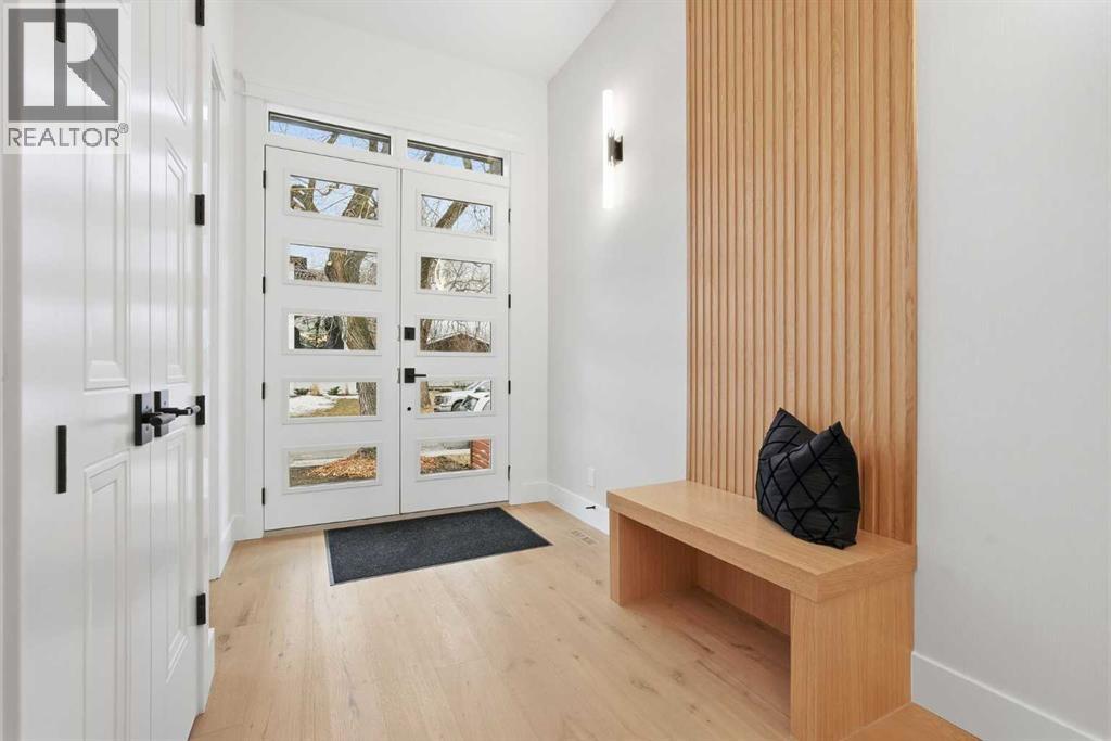 134 Lissington Drive Sw, Calgary, Alberta T3E 5E3 - Photo 2 - A2284176