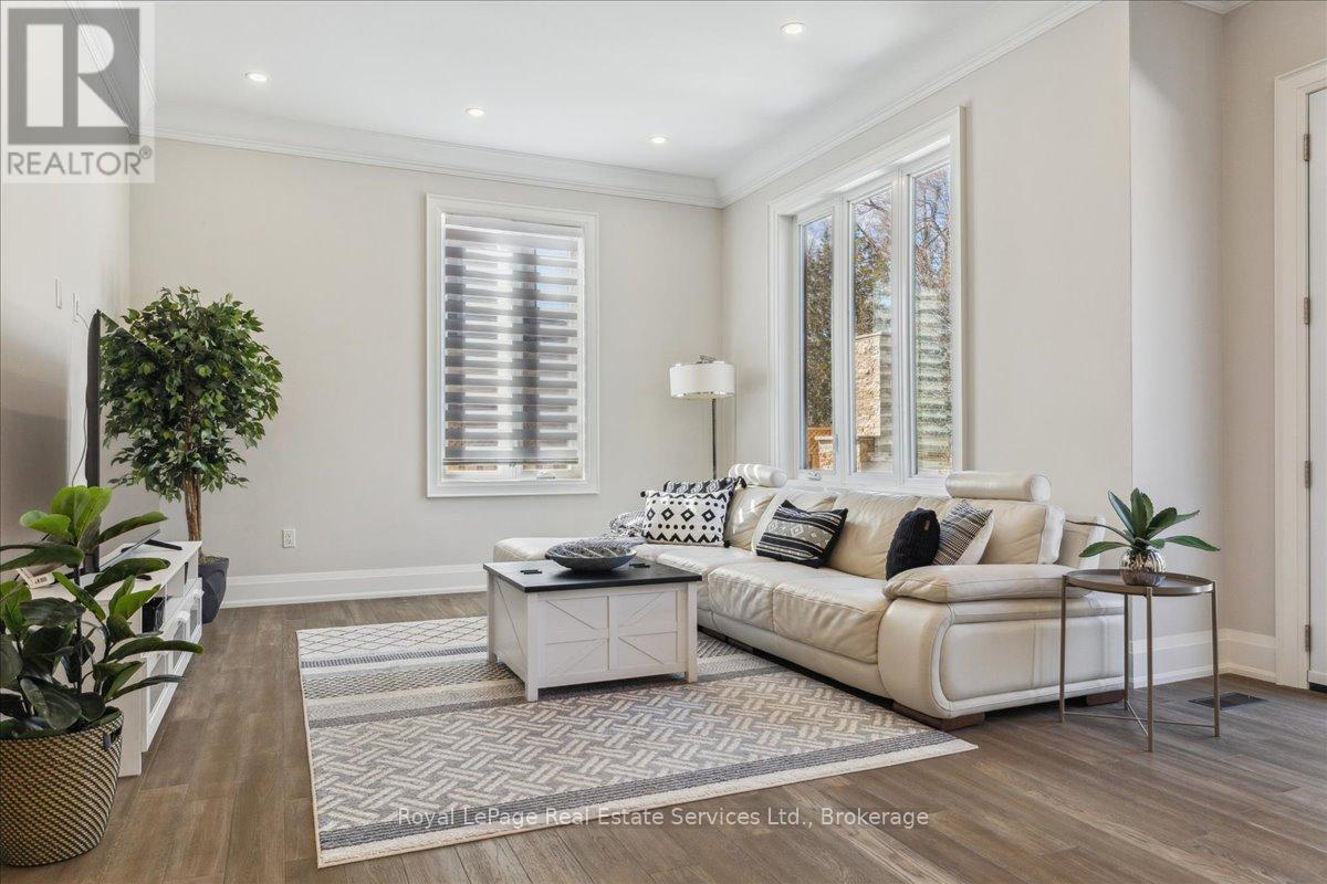 1211 Pinegrove Road, Oakville, Ontario  L6L 2W8 - Photo 11 - W12818918