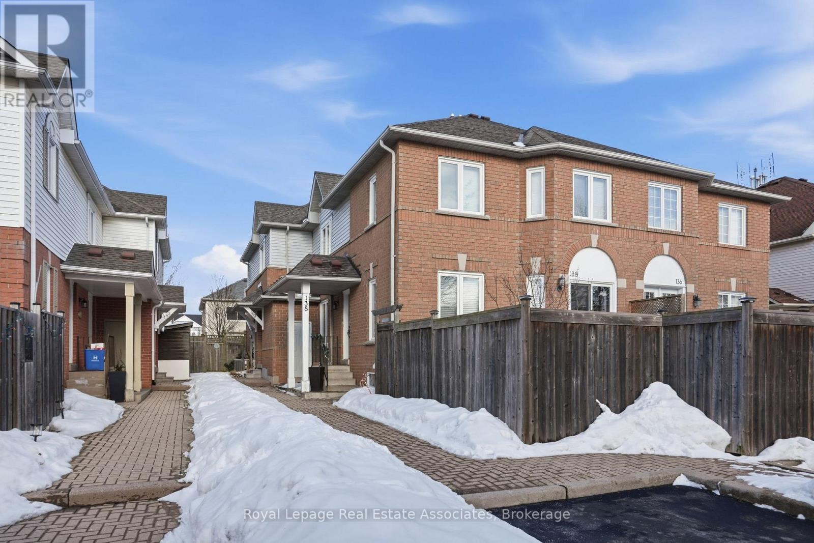 140 Fellowes Crescent, Hamilton (Waterdown), Ontario  L0R 2H3 - Photo 2 - X12822710