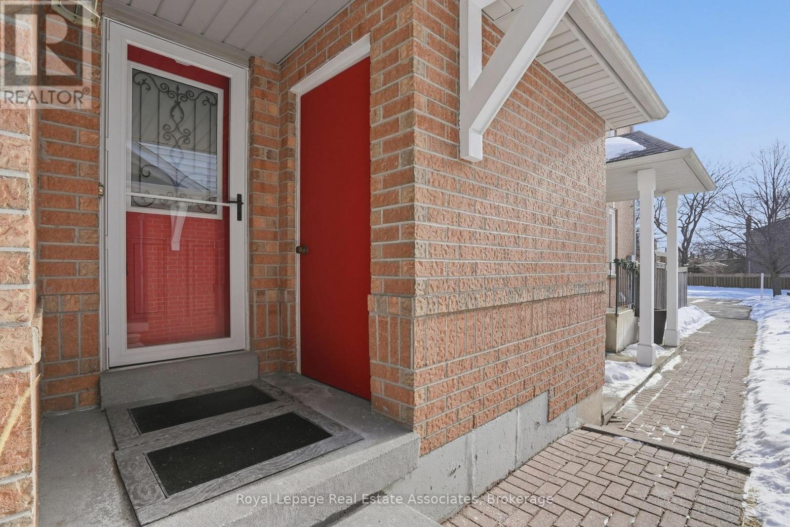 140 Fellowes Crescent, Hamilton (Waterdown), Ontario  L0R 2H3 - Photo 3 - X12822710