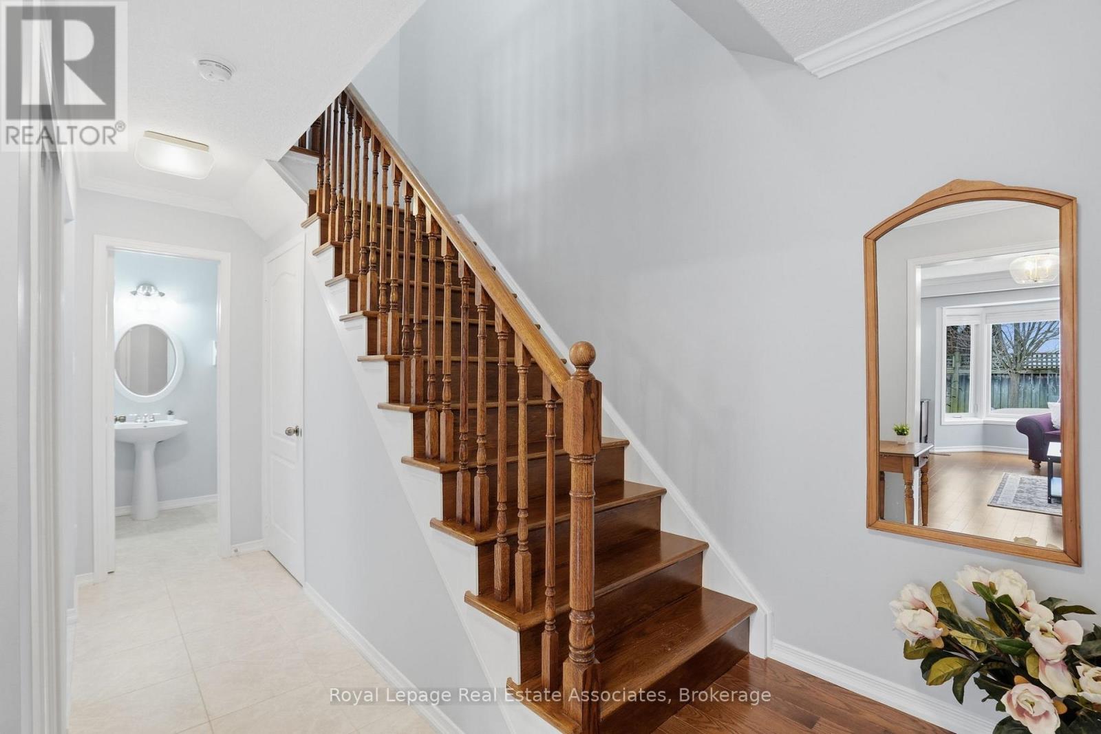 140 Fellowes Crescent, Hamilton (Waterdown), Ontario  L0R 2H3 - Photo 6 - X12822710