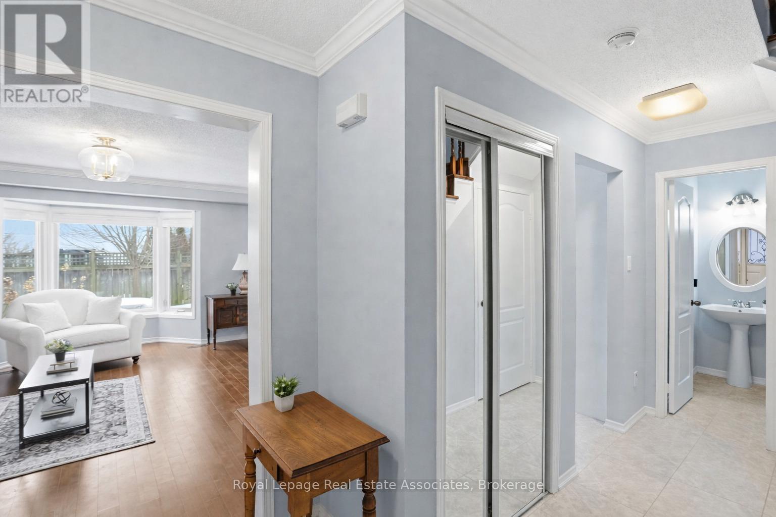 140 Fellowes Crescent, Hamilton (Waterdown), Ontario  L0R 2H3 - Photo 7 - X12822710