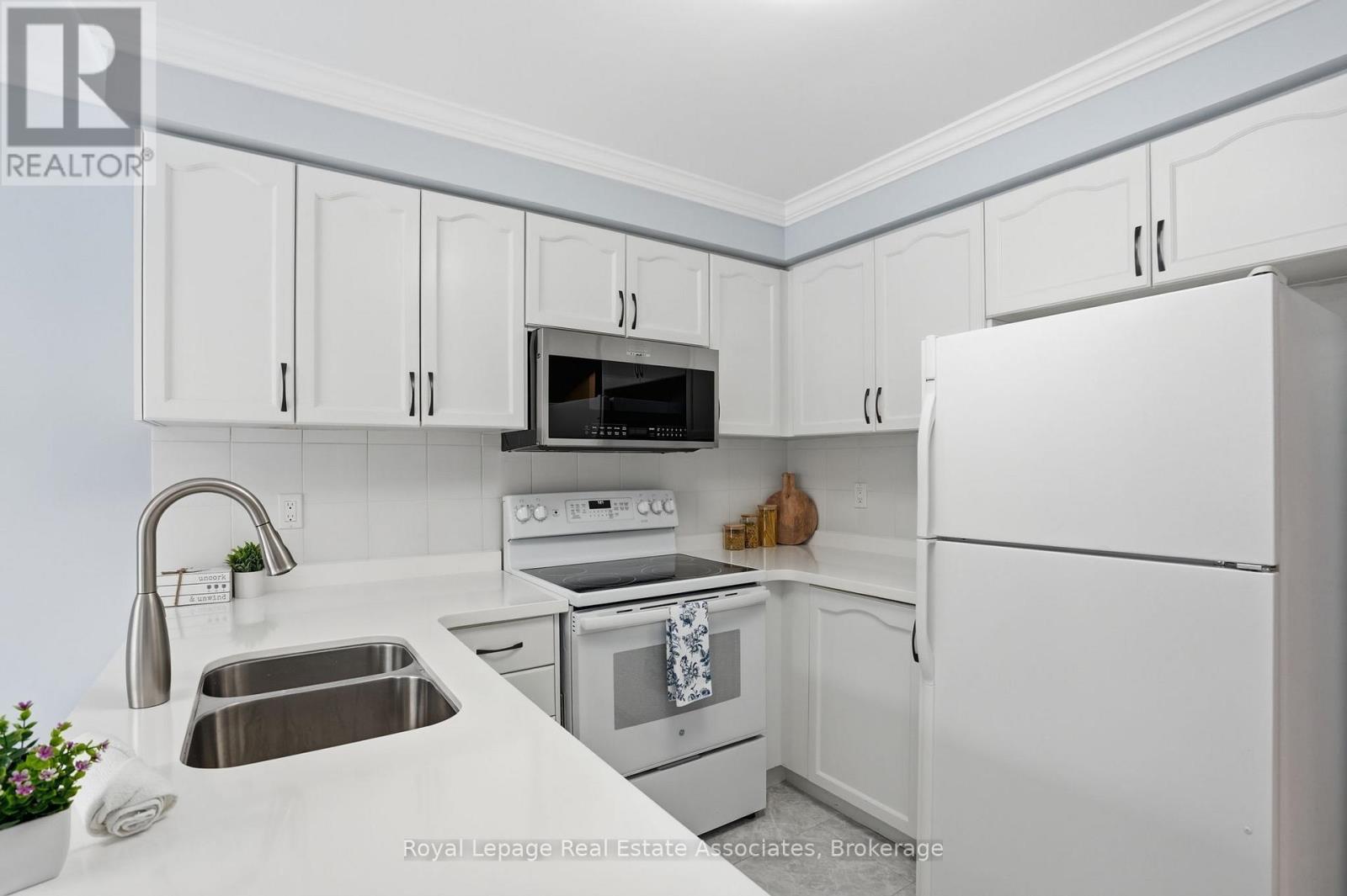 140 Fellowes Crescent, Hamilton (Waterdown), Ontario  L0R 2H3 - Photo 9 - X12822710