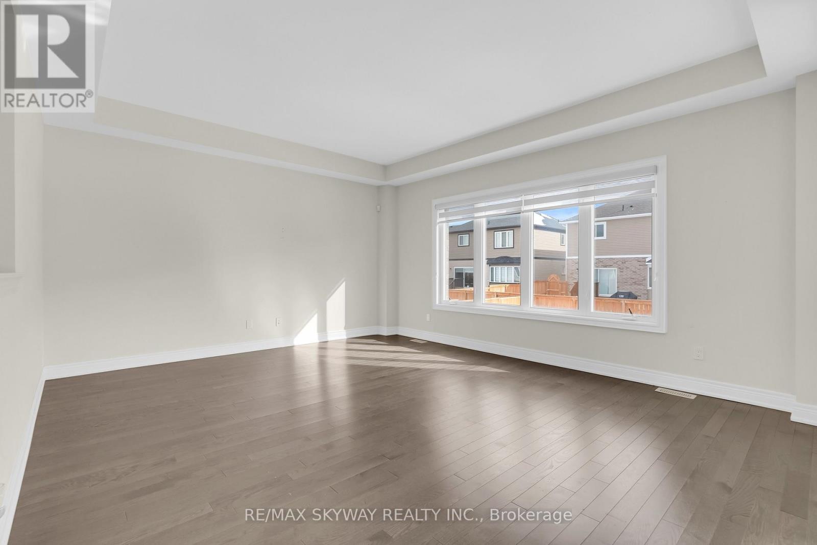 27 Monarch Street, Welland, Ontario  L3C 0E6 - Photo 10 - X12822724