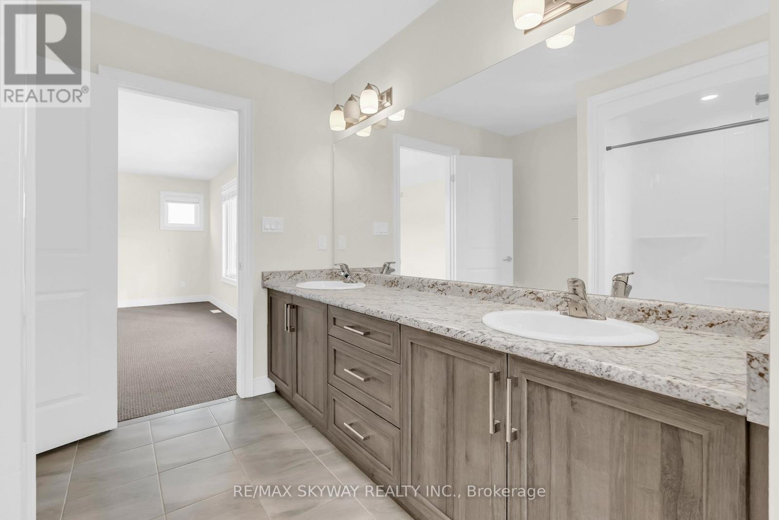 27 Monarch Street, Welland, Ontario  L3C 0E6 - Photo 25 - X12822724