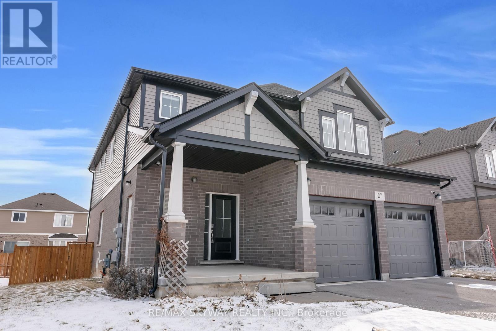 27 Monarch Street, Welland, Ontario  L3C 0E6 - Photo 3 - X12822724