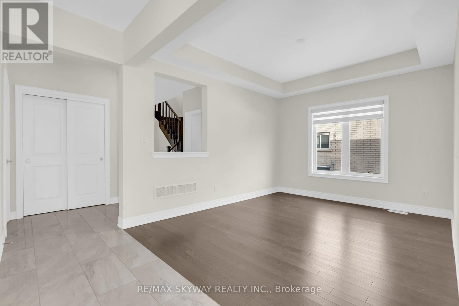 27 Monarch Street, Welland, Ontario  L3C 0E6 - Photo 8 - X12822724