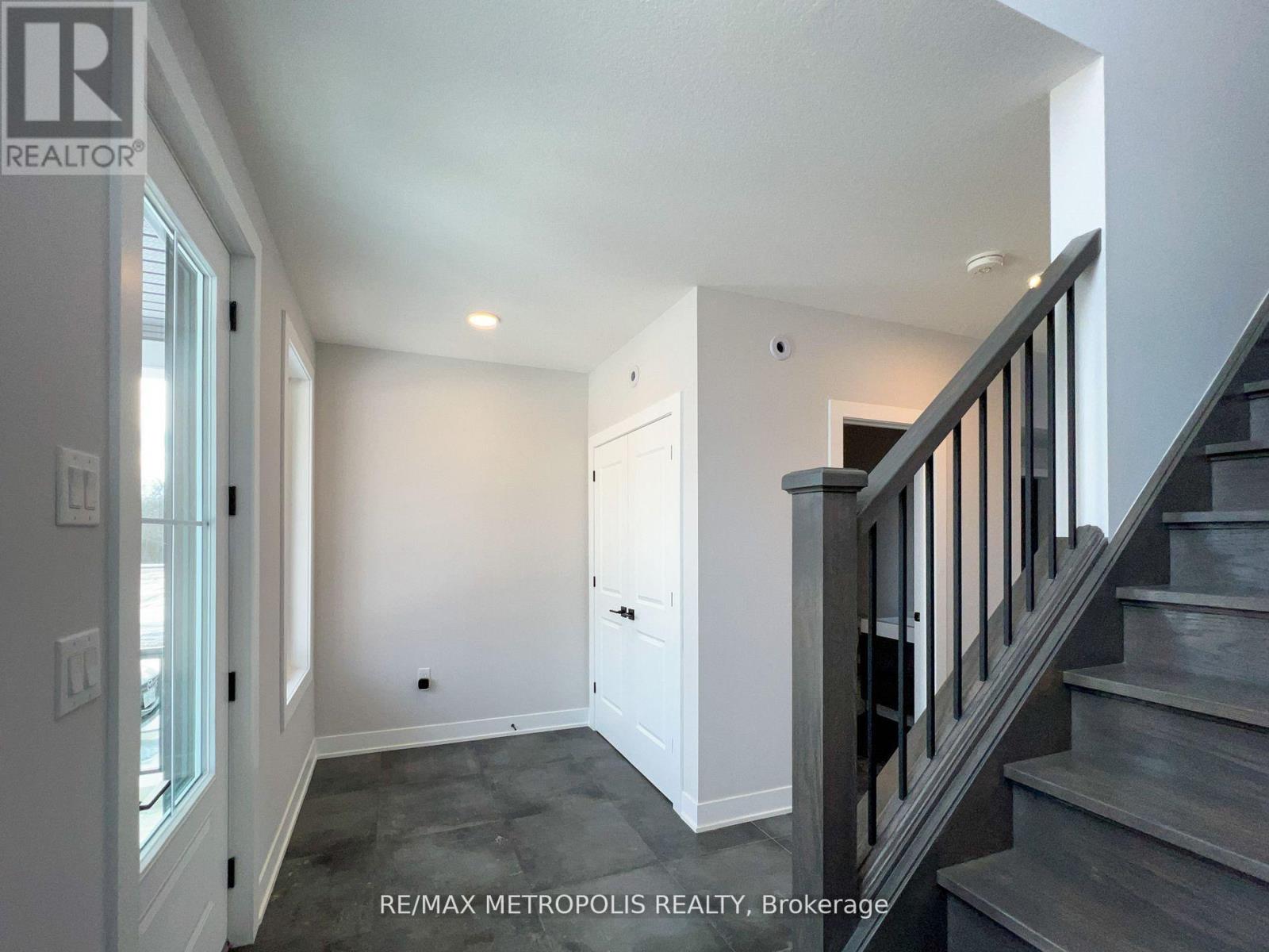 4 - 297 Whiting Street, Ingersoll, Ontario  N5C 3W5 - Photo 3 - X12822786