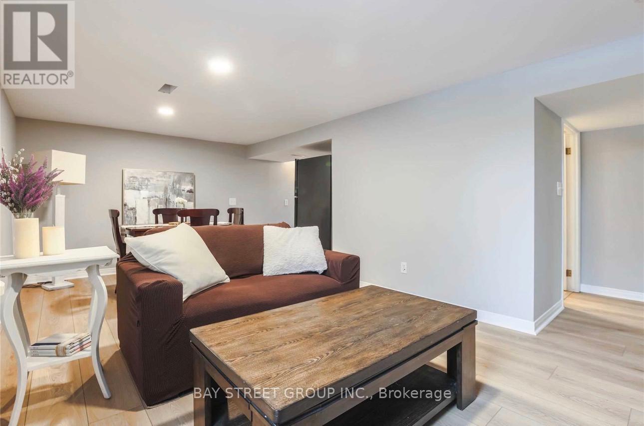 Lower - 2048 Edinburgh Drive, Burlington, Ontario  L7R 2C9 - Photo 10 - W12757800