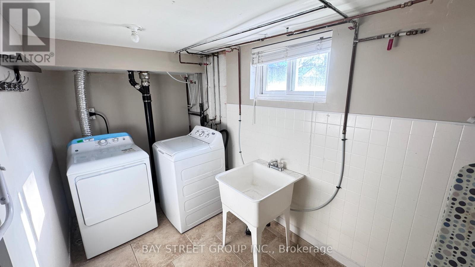 Lower - 2048 Edinburgh Drive, Burlington, Ontario  L7R 2C9 - Photo 21 - W12757800