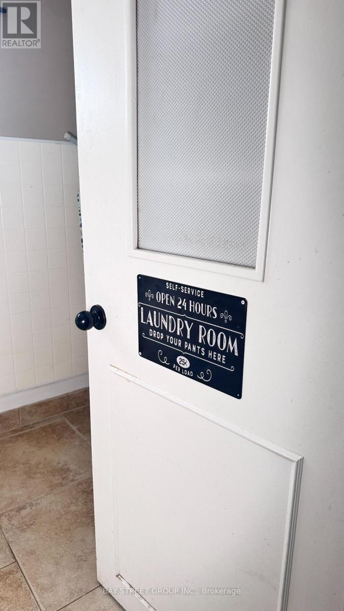 Lower - 2048 Edinburgh Drive, Burlington, Ontario  L7R 2C9 - Photo 20 - W12757800