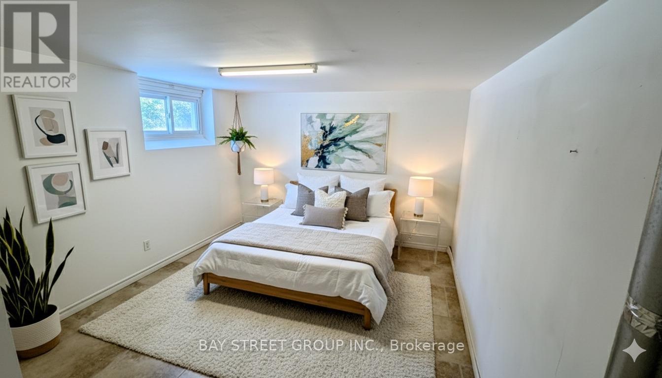 Lower - 2048 Edinburgh Drive, Burlington, Ontario  L7R 2C9 - Photo 7 - W12757800