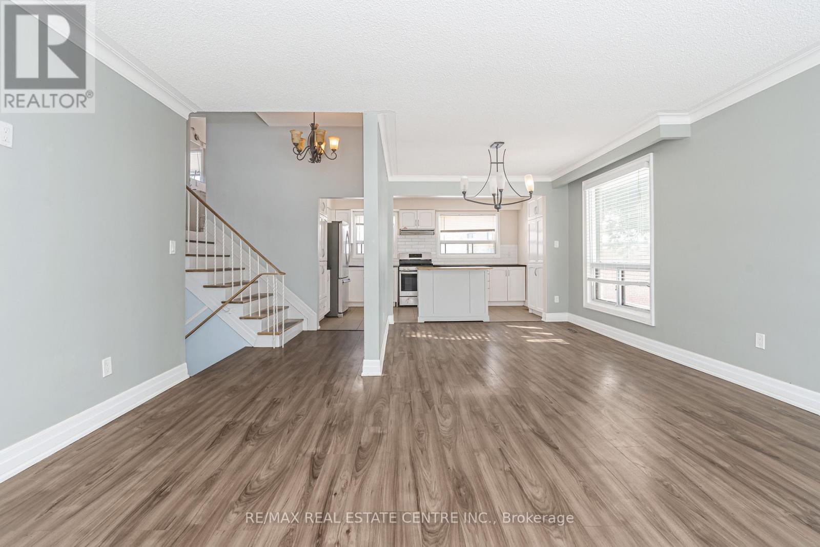 1 Stanwood Crescent, Toronto, Ontario  M9M 1Z8 - Photo 15 - W12817466