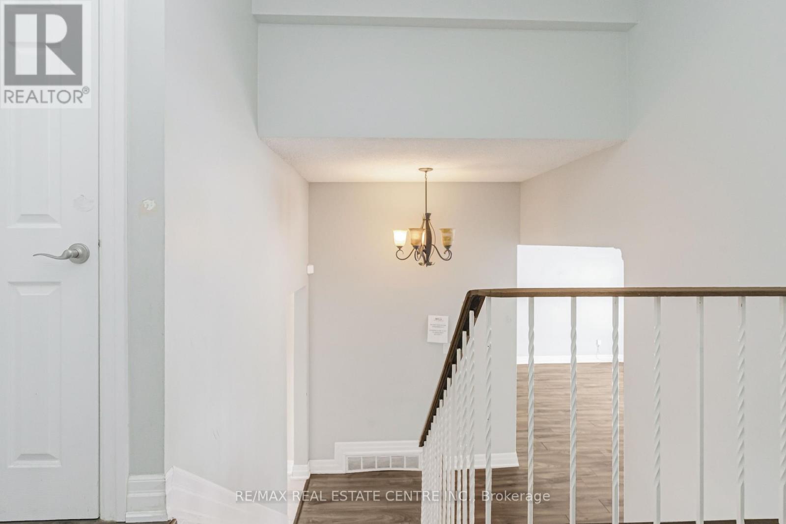 1 Stanwood Crescent, Toronto, Ontario  M9M 1Z8 - Photo 16 - W12817466