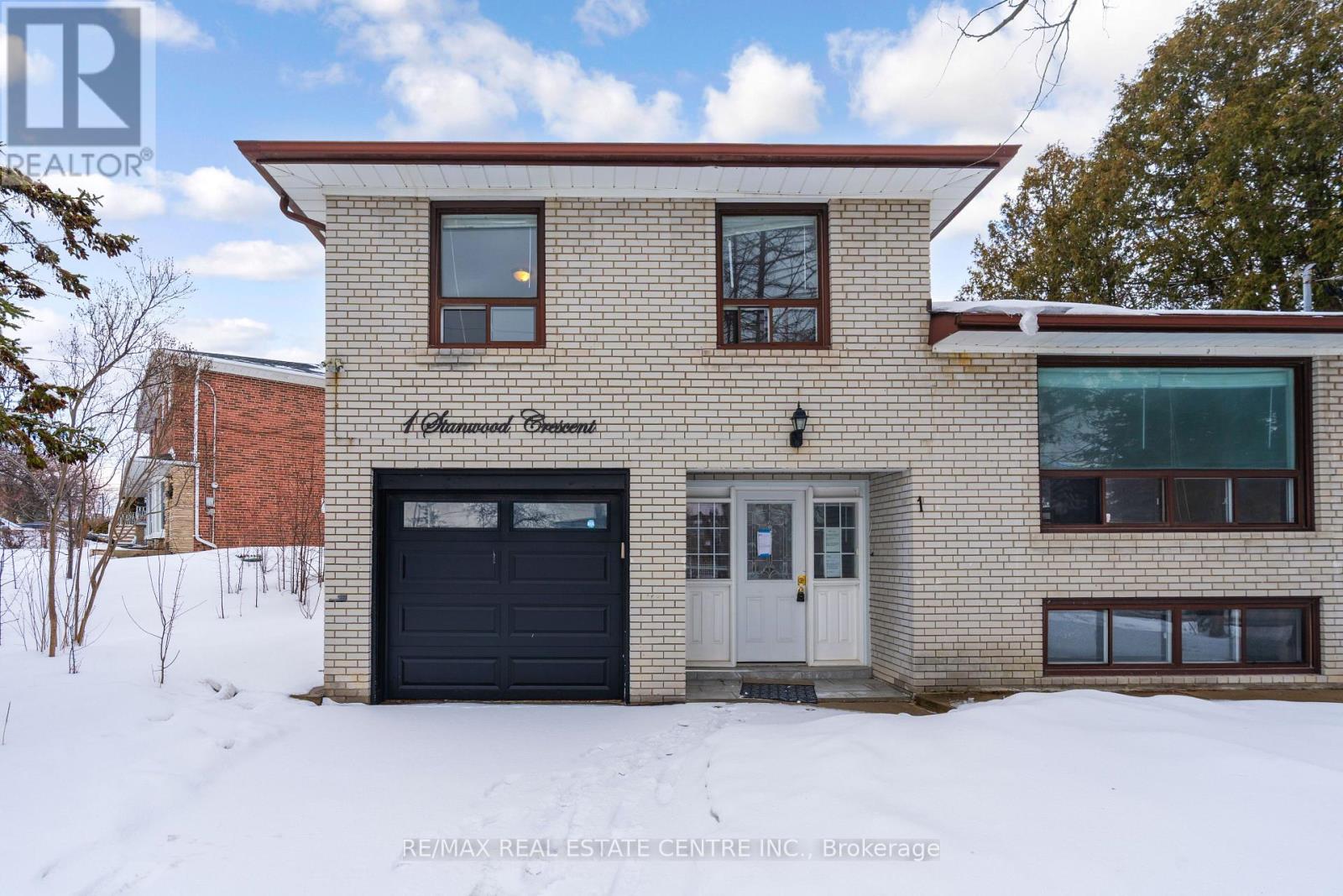 1 STANWOOD CRESCENT, Toronto, Ontario
