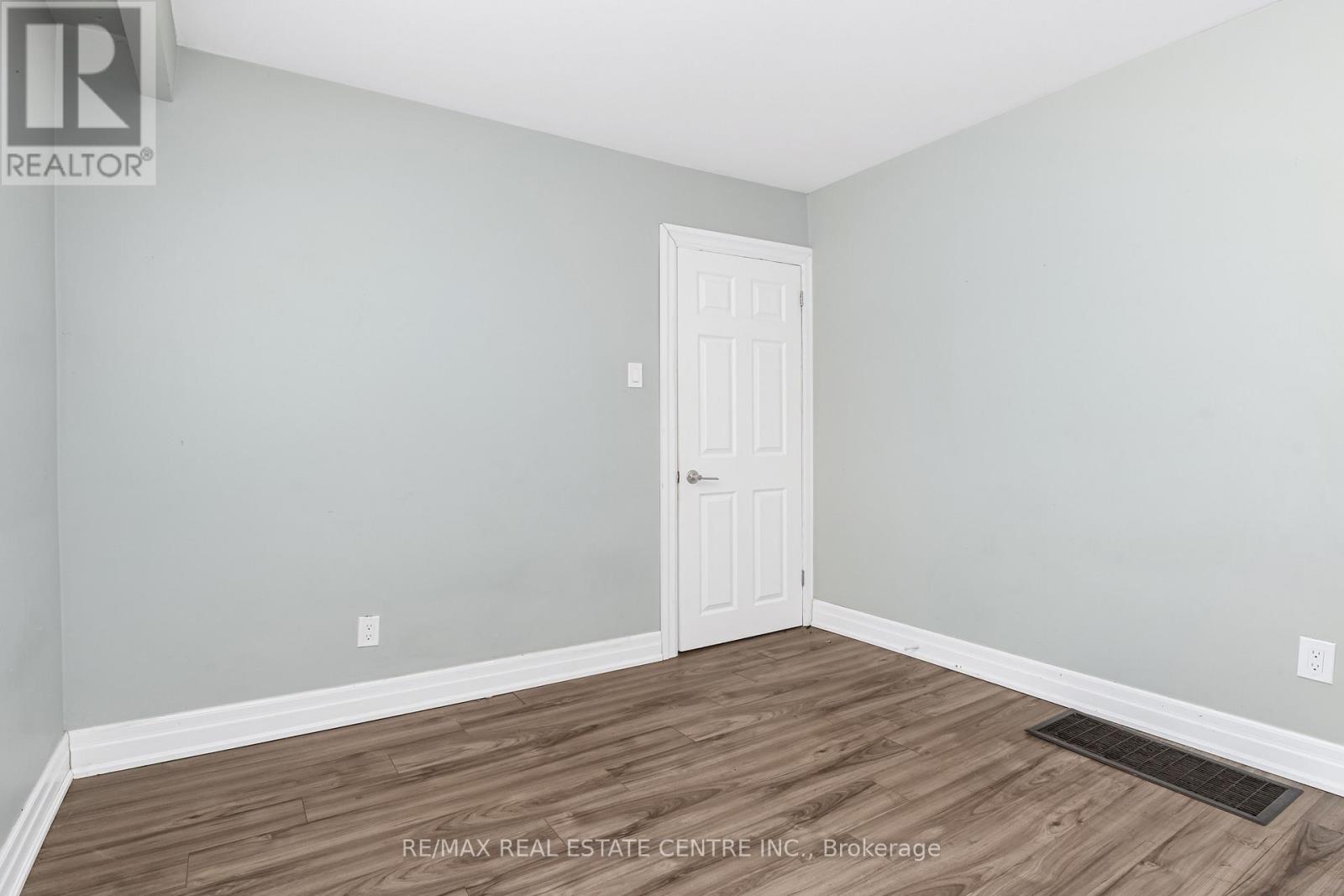 1 Stanwood Crescent, Toronto, Ontario  M9M 1Z8 - Photo 21 - W12817466