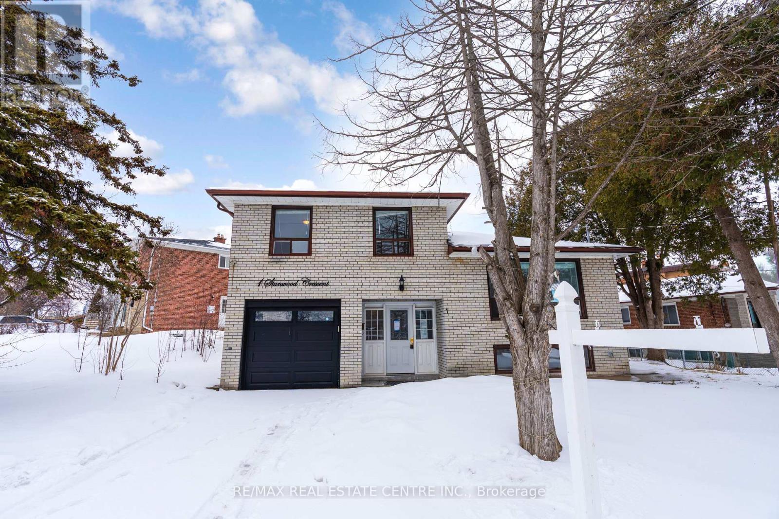 1 Stanwood Crescent, Toronto, Ontario  M9M 1Z8 - Photo 2 - W12817466