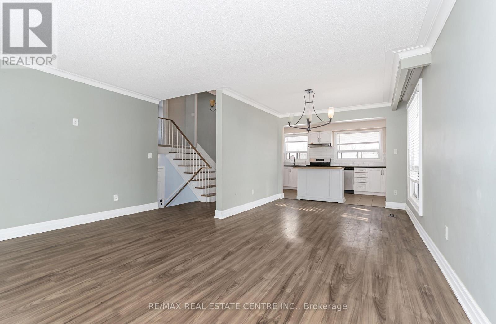 1 Stanwood Crescent, Toronto, Ontario  M9M 1Z8 - Photo 13 - W12817466