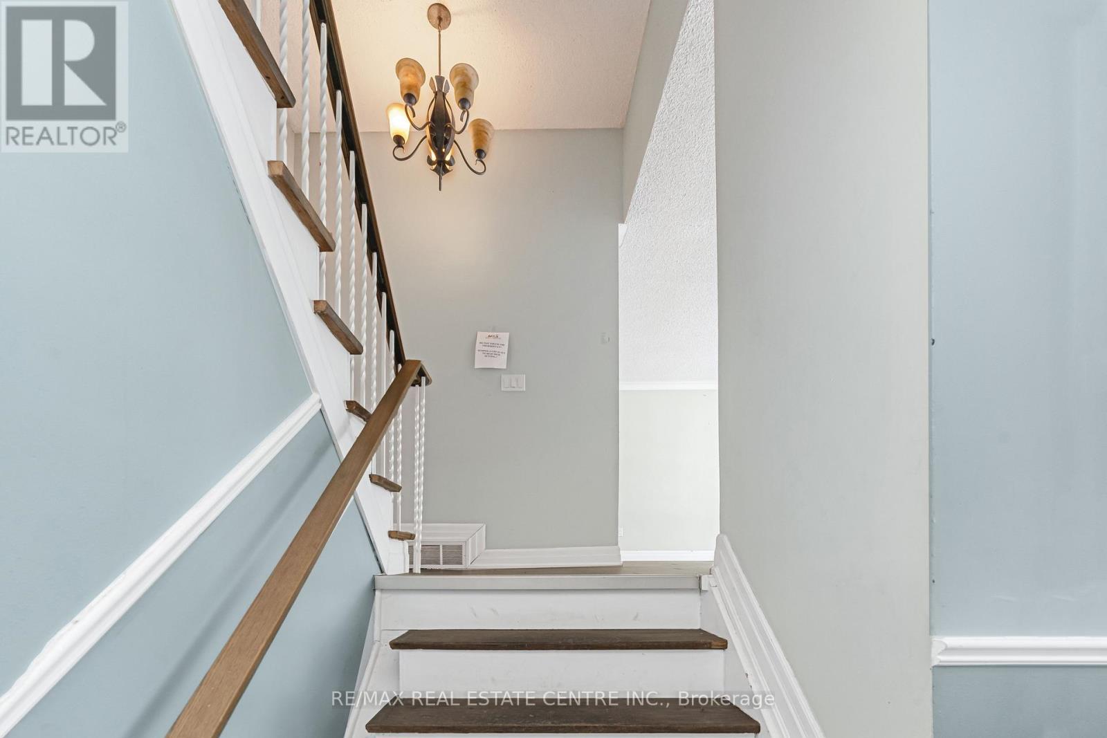 1 Stanwood Crescent, Toronto, Ontario  M9M 1Z8 - Photo 45 - W12817466