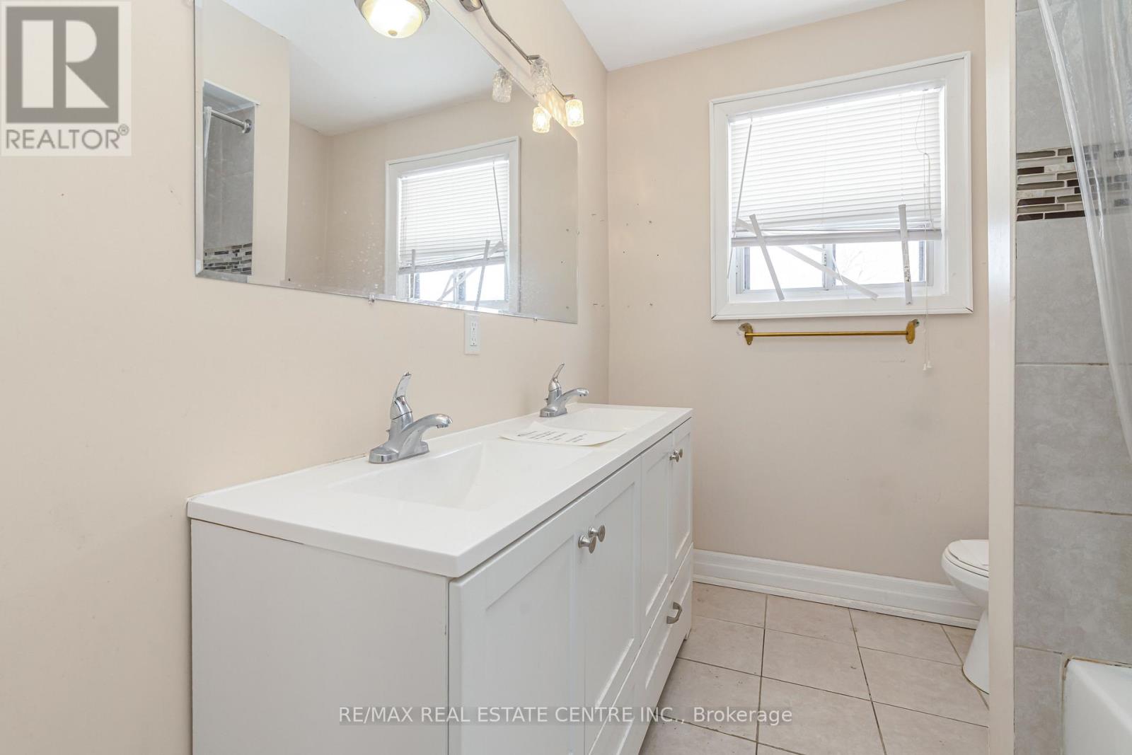 1 Stanwood Crescent, Toronto, Ontario  M9M 1Z8 - Photo 20 - W12817466