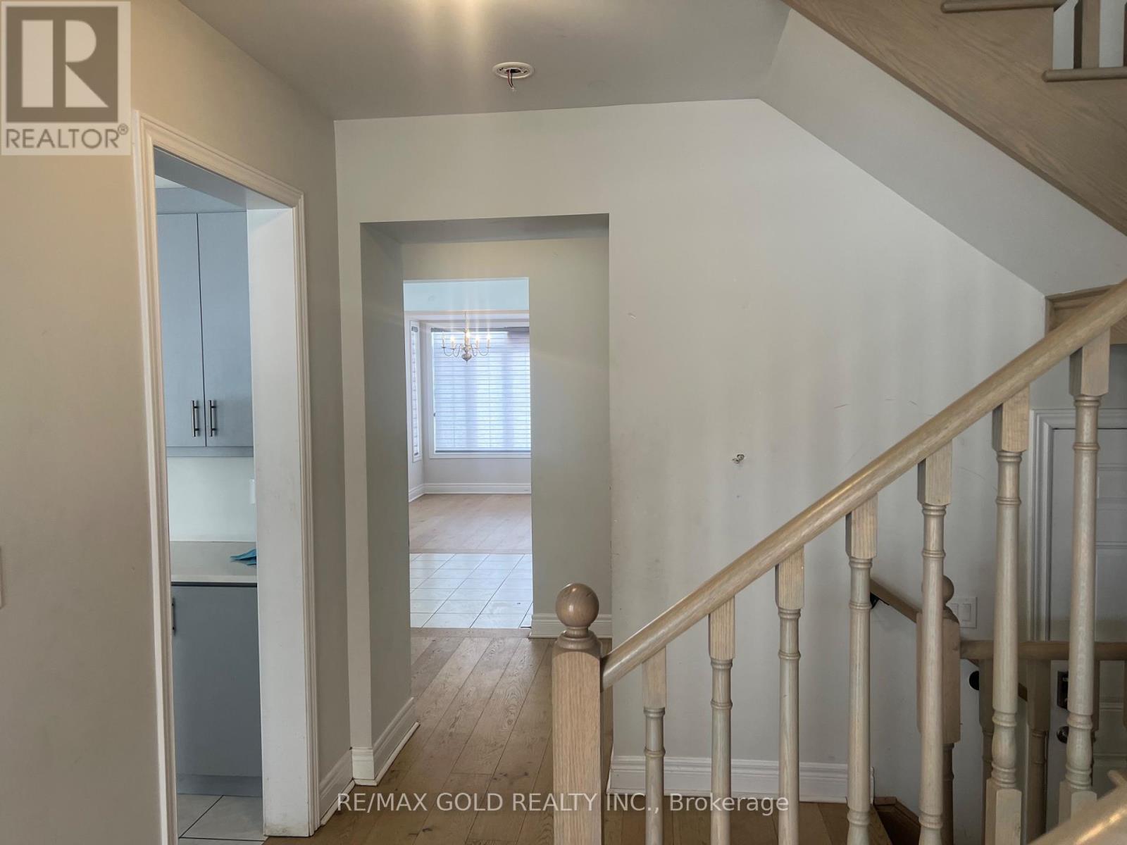 59 Grassbank Road, Brampton, Ontario  L6R 4E7 - Photo 11 - W12818218