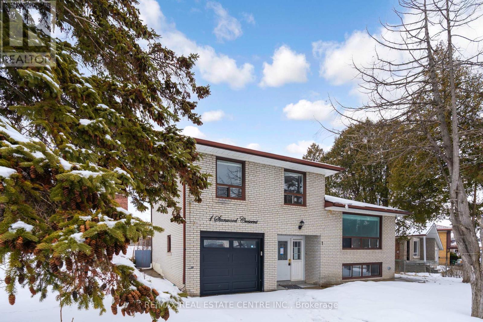 1 Stanwood Crescent, Toronto, Ontario  M9M 1Z8 - Photo 3 - W12817466