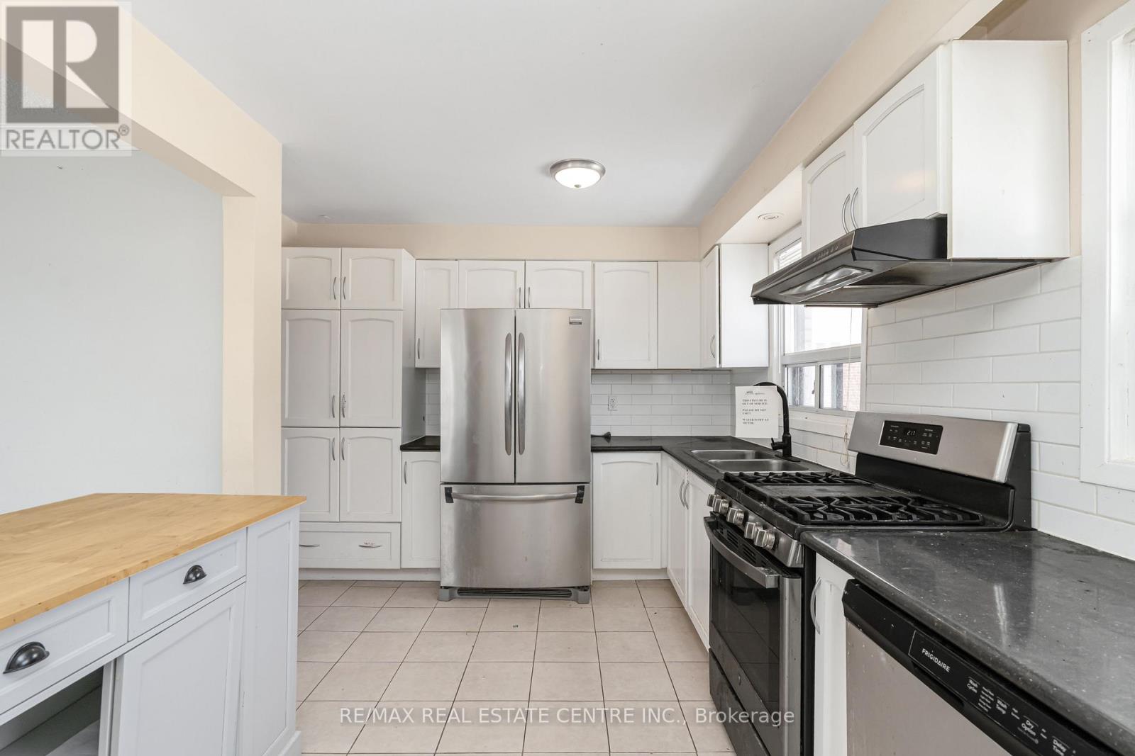 1 Stanwood Crescent, Toronto, Ontario  M9M 1Z8 - Photo 44 - W12817466