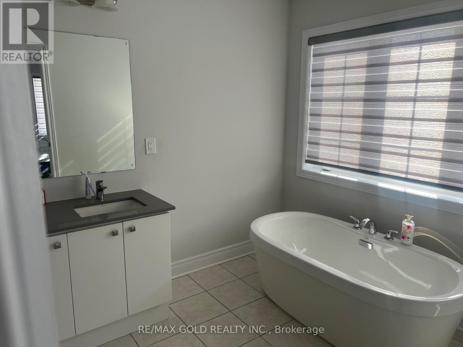 59 Grassbank Road, Brampton, Ontario  L6R 4E7 - Photo 15 - W12818218