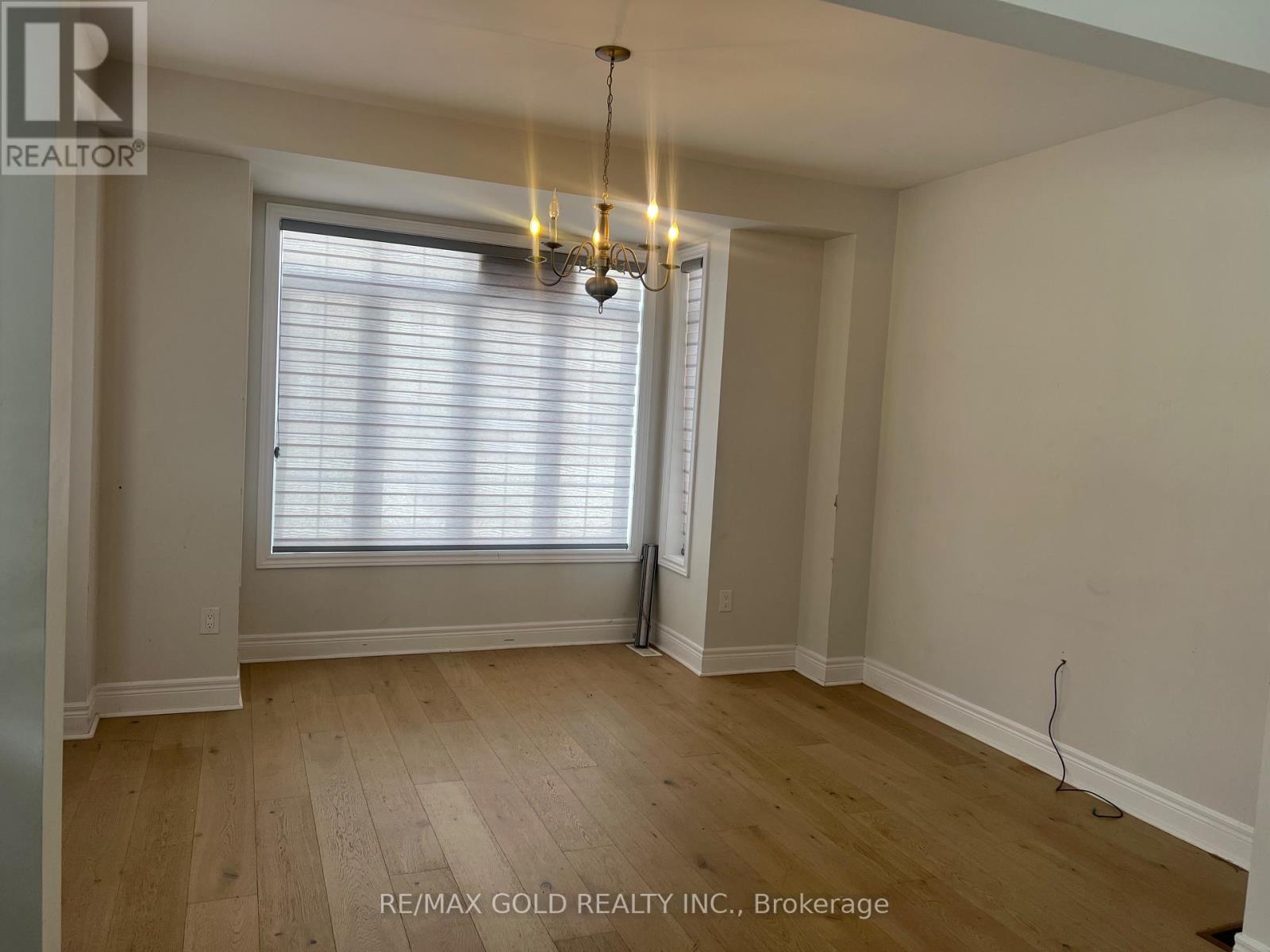 59 Grassbank Road, Brampton, Ontario  L6R 4E7 - Photo 4 - W12818218